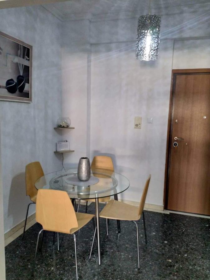 A Convenient Apartment In The Heart Of Атина Екстериор снимка