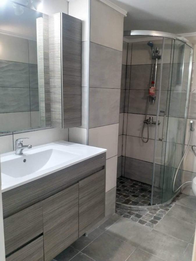 A Convenient Apartment In The Heart Of Атина Екстериор снимка