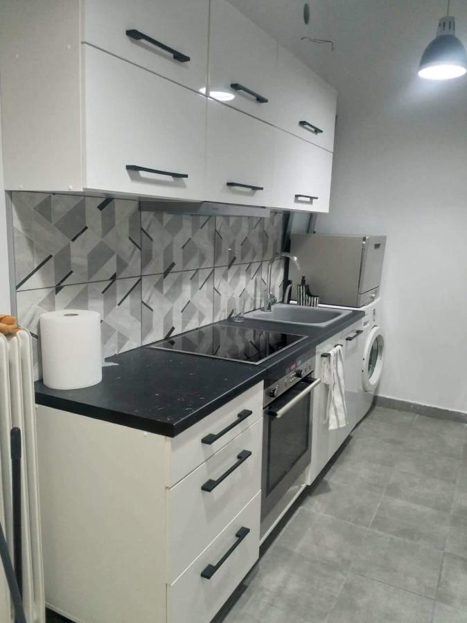 A Convenient Apartment In The Heart Of Атина Екстериор снимка