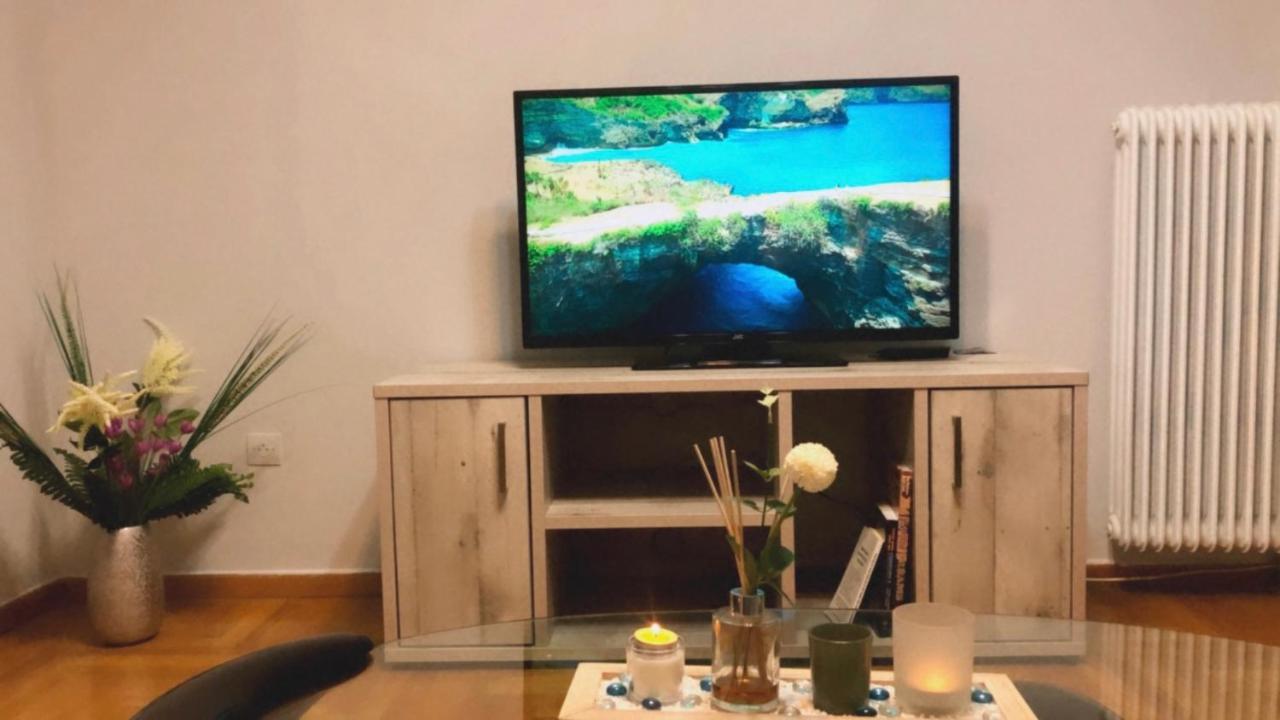 A Convenient Apartment In The Heart Of Атина Екстериор снимка